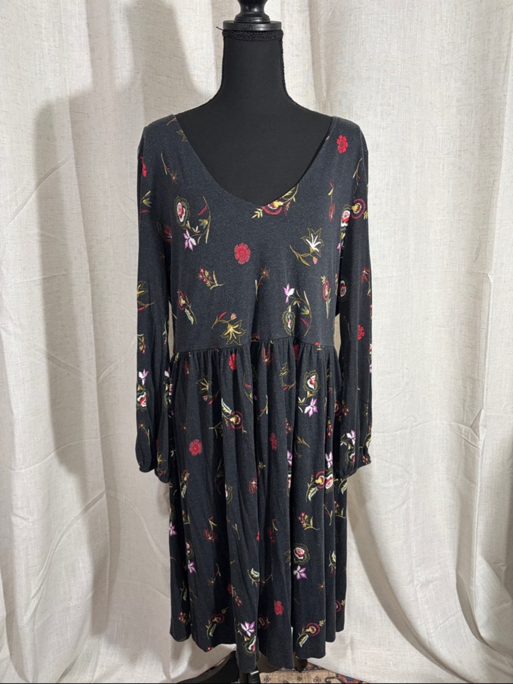Old Navy Black/Charcoal Gray Floral Long-Sleeve Tiered Dress